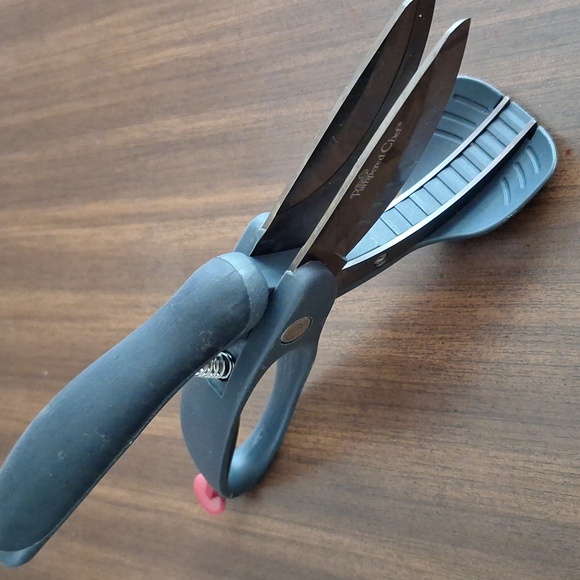 Pampered Chef Salad Chopper - Picture 4 of 4